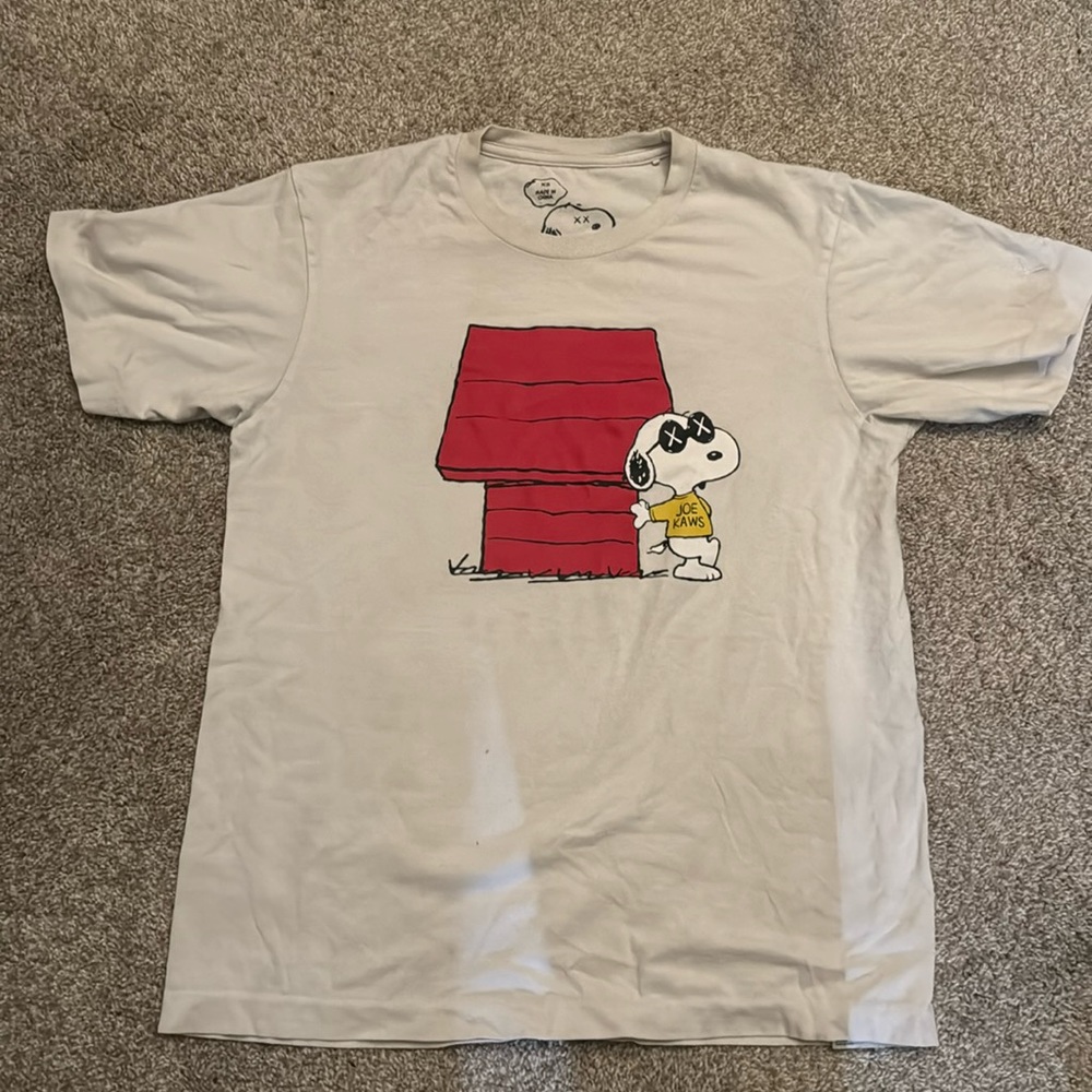 KAWS X UNIQLO Snoopy shirt